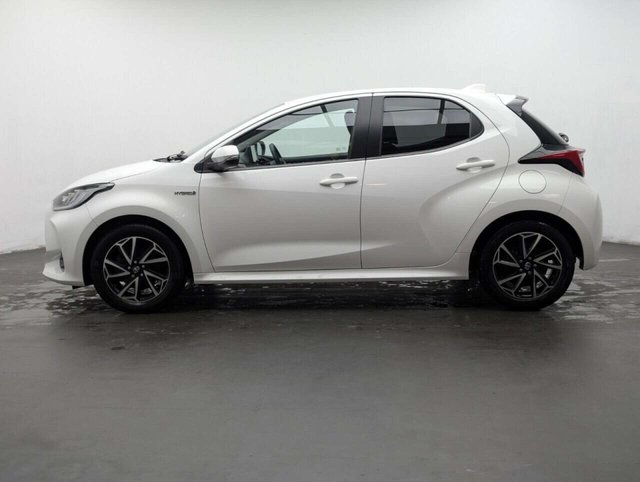 USED 2021 21 TOYOTA YARIS 1.5 VVT-h Design Hatchback 5dr Petrol Hybrid E-CVT Euro 6 (s/s) (116 ps) PARKING CAMERA+APPLE CARPALY CLICK&COLLECT/HOME DELIVERY
