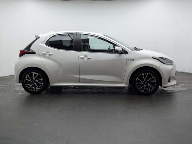 USED 2021 21 TOYOTA YARIS 1.5 VVT-h Design Hatchback 5dr Petrol Hybrid E-CVT Euro 6 (s/s) (116 ps) PARKING CAMERA+APPLE CARPALY CLICK&COLLECT/HOME DELIVERY