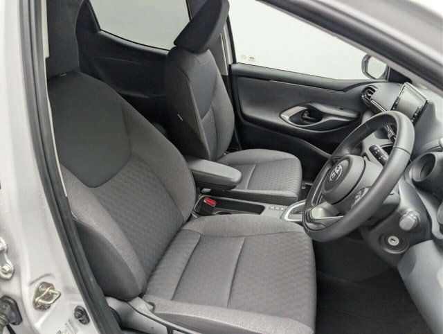 USED 2021 21 TOYOTA YARIS 1.5 VVT-h Design Hatchback 5dr Petrol Hybrid E-CVT Euro 6 (s/s) (116 ps) PARKING CAMERA+APPLE CARPALY CLICK&COLLECT/HOME DELIVERY