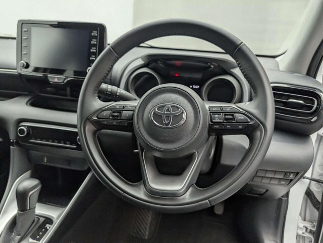 USED 2021 21 TOYOTA YARIS 1.5 VVT-h Design Hatchback 5dr Petrol Hybrid E-CVT Euro 6 (s/s) (116 ps) PARKING CAMERA+APPLE CARPALY CLICK&COLLECT/HOME DELIVERY