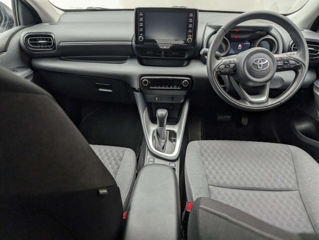 USED 2021 21 TOYOTA YARIS 1.5 VVT-h Design Hatchback 5dr Petrol Hybrid E-CVT Euro 6 (s/s) (116 ps) PARKING CAMERA+APPLE CARPALY CLICK&COLLECT/HOME DELIVERY
