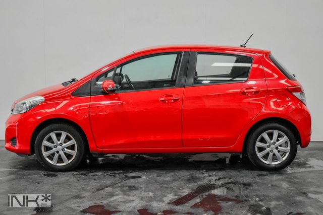 2012 TOYOTA YARIS 1.33 Dual VVT-i TR Hatchback 5dr Petrol Manual Euro 5 (101 ps) - Photo 2