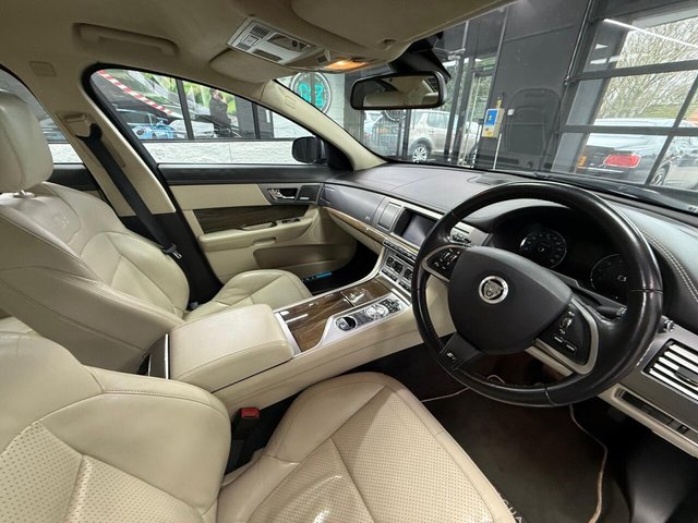 2012 JAGUAR XF - Photo 3