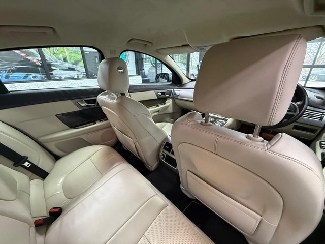 2012 JAGUAR XF - Photo 5