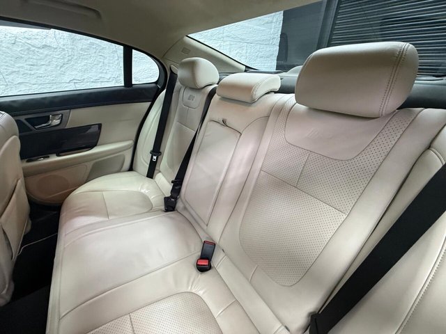 2012 JAGUAR XF - Photo 7