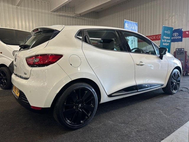 2016 RENAULT CLIO 0.9 TCe Dynamique S Nav Hatchback 5dr Petrol Manual Euro 6 (s/s) (90 ps) - Photo 9