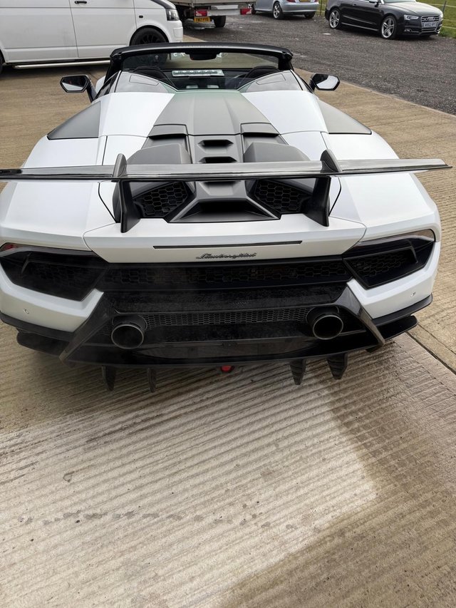 View our LAMBORGHINI HURACAN