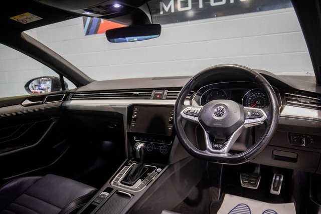 2020 Volkswagen Passat 2L R-Line 4dr - Photo 2