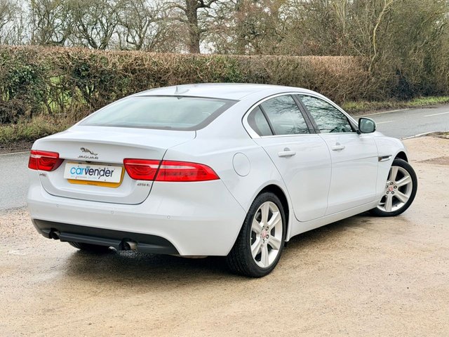 2016 Jaguar Xe 2L Portfolio 4dr - Photo 5