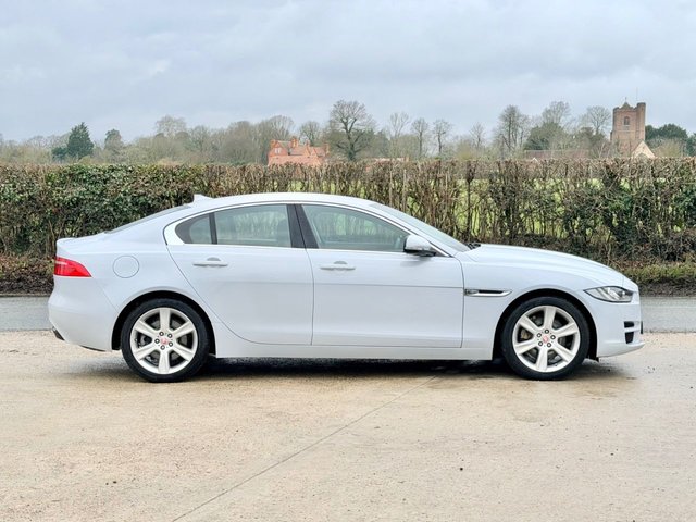 2016 Jaguar Xe 2L Portfolio 4dr - Photo 7