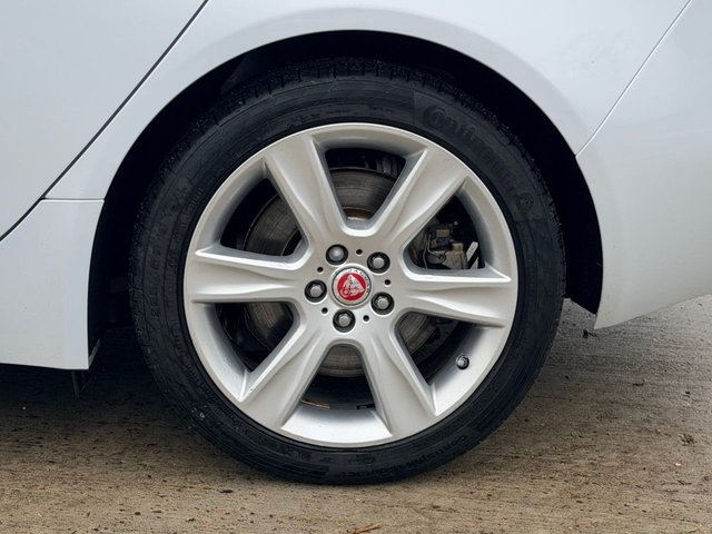 2016 Jaguar Xe 2L Portfolio 4dr - Photo 12