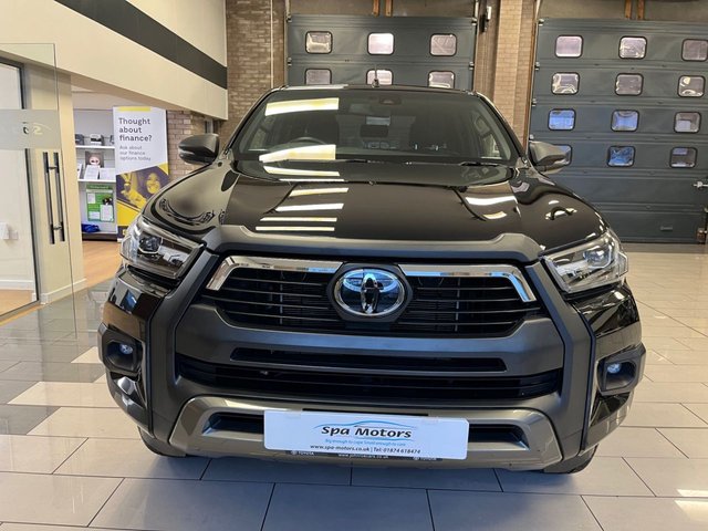 2021 Toyota HI-Lux 2.8L Invincible X 4dr - Photo 2