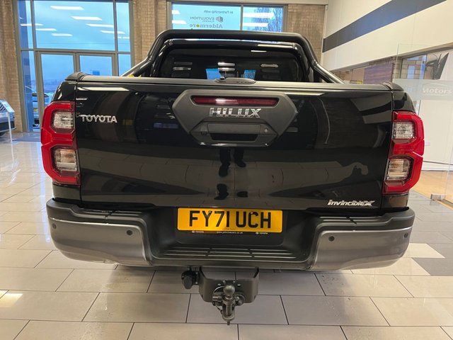 2021 Toyota HI-Lux 2.8L Invincible X 4dr - Photo 6