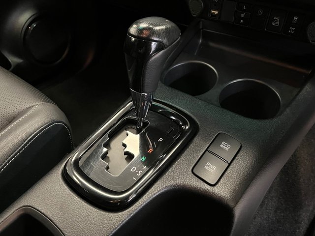 2021 Toyota HI-Lux 2.8L Invincible X 4dr - Photo 9