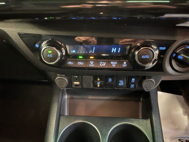 2021 Toyota HI-Lux 2.8L Invincible X 4dr - Photo 10