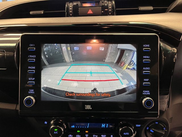 2021 Toyota HI-Lux 2.8L Invincible X 4dr - Photo 11