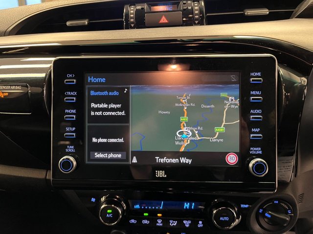 2021 Toyota HI-Lux 2.8L Invincible X 4dr - Photo 12