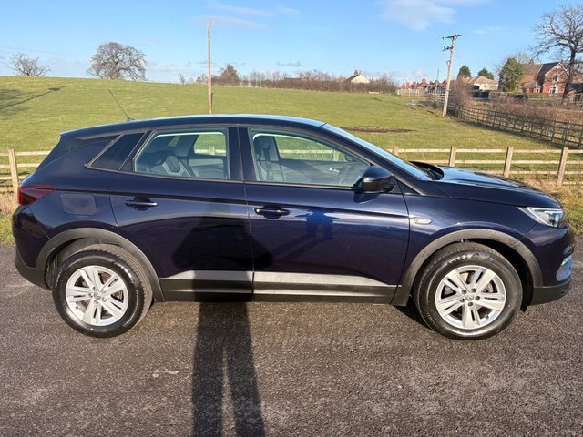 View our Vauxhall Grandland X 1.2 Turbo GPF SE SUV 5dr Petrol Manual Euro 6 (s/s) (130 ps)