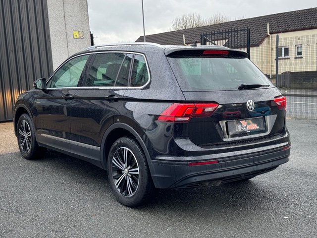 2017 VOLKSWAGEN TIGUAN 2.0 TDI BlueMotion Tech SE Navigation SUV 5dr Diesel DSG 4Motion Euro 6 (s/s) (190 ps) - Photo 4