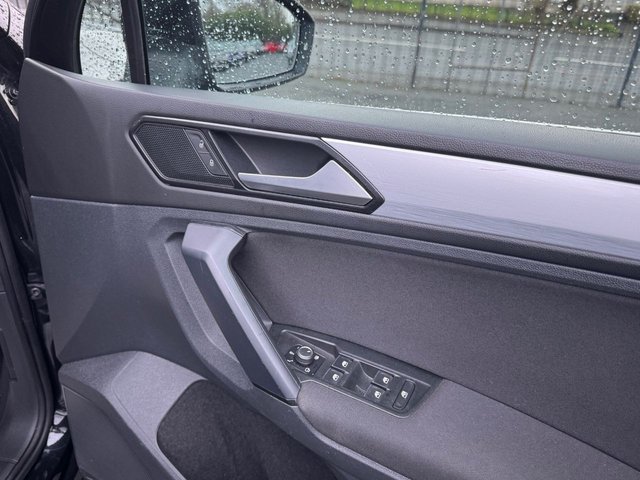 2017 VOLKSWAGEN TIGUAN 2.0 TDI BlueMotion Tech SE Navigation SUV 5dr Diesel DSG 4Motion Euro 6 (s/s) (190 ps) - Photo 11