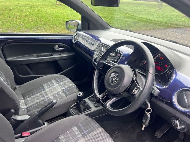 2015 Volkswagen Up! 1L Club Up! 5dr - Photo 2