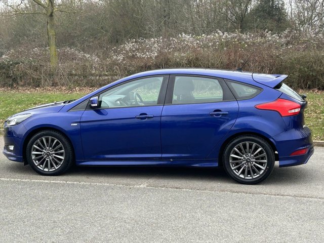 2017 FORD FOCUS - Photo 2