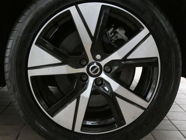 2021 VOLVO XC40 - Photo 8