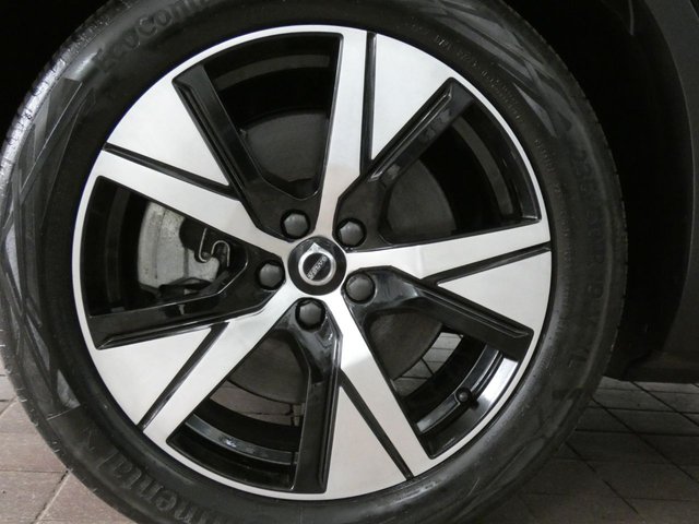 2021 VOLVO XC40 - Photo 7