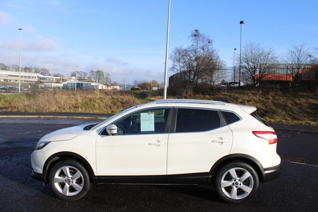 2016 NISSAN QASHQAI 2016 1.5 dCi N-Connecta 2016,Glass Roof,Sat Nav,18*Alloys,Reverse Cam,Ulez Compliant - Photo 2