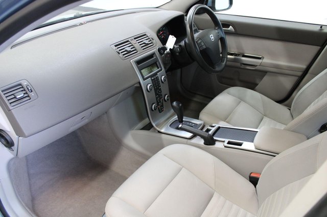 View our VOLVO V50