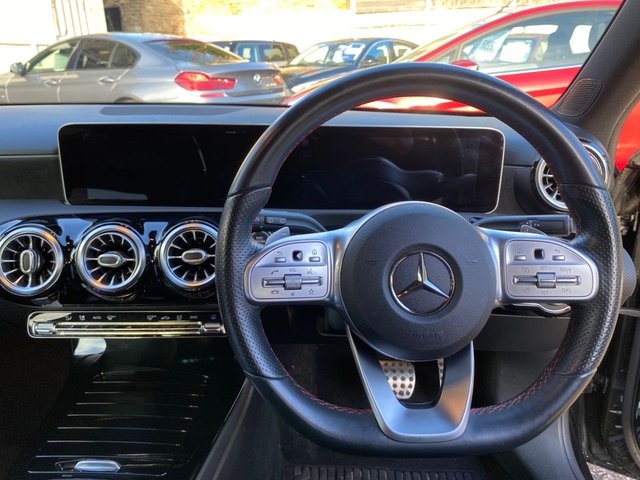 2019 MERCEDES-BENZ A-CLASS 2.0 A220 AMG Line (Premium) Hatchback 5dr Petrol 7G-DCT Euro 6 (s/s) (190 ps) - Photo 3