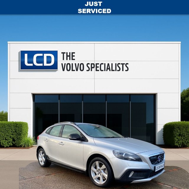 2014 Volvo V40 Cross Country 2L Lux Nav 5dr - Photo 2