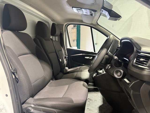 2023 RENAULT TRAFIC - Photo 6