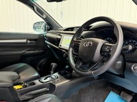 USED 2023 73 TOYOTA HI-LUX 2.8 D-4D Invincible X Pickup DCB 4dr Diesel Auto 4WD 204 bhp * NO VAT * 