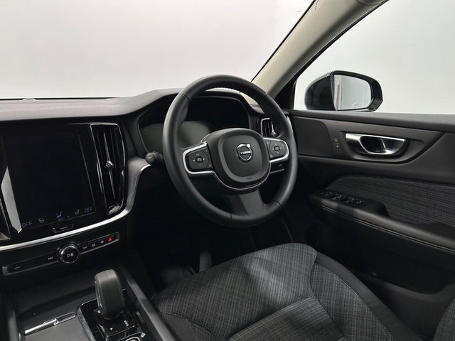 2022 Volvo V60 - Photo 11