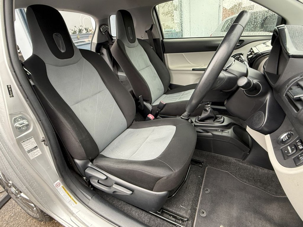 USED 2012 62 TOYOTA IQ 1.0 VVT-i 2 Hatchback 3dr Petrol Manual Euro 5 (68 ps) FULL HISTORY+HIGH SPECS