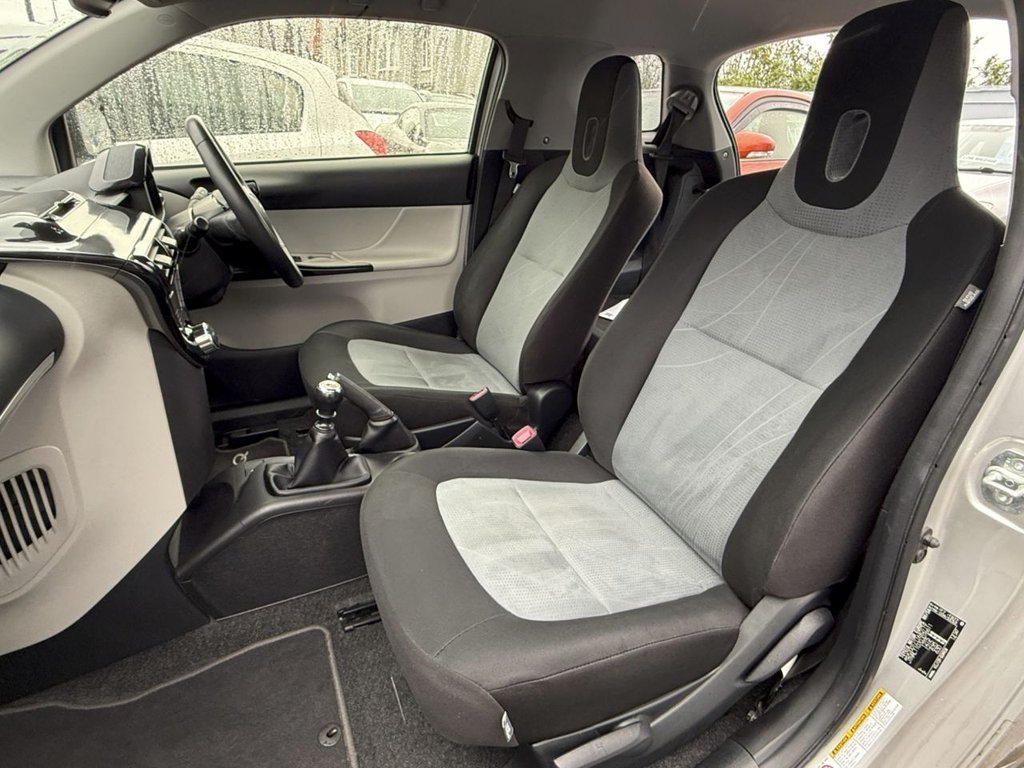 USED 2012 62 TOYOTA IQ 1.0 VVT-i 2 Hatchback 3dr Petrol Manual Euro 5 (68 ps) FULL HISTORY+HIGH SPECS