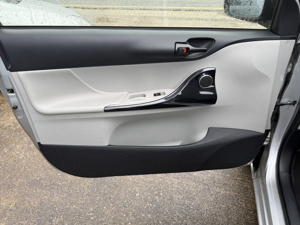 USED 2012 62 TOYOTA IQ 1.0 VVT-i 2 Hatchback 3dr Petrol Manual Euro 5 (68 ps) FULL HISTORY+HIGH SPECS
