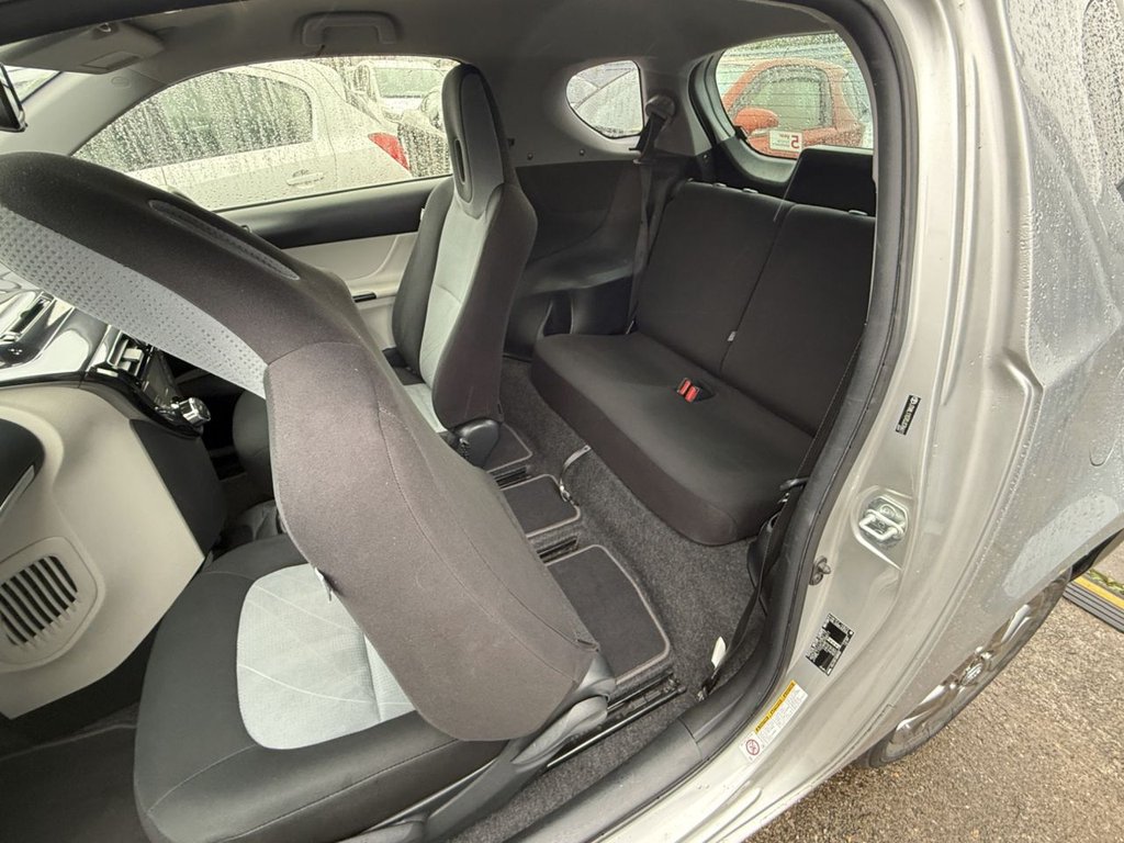 USED 2012 62 TOYOTA IQ 1.0 VVT-i 2 Hatchback 3dr Petrol Manual Euro 5 (68 ps) FULL HISTORY+HIGH SPECS