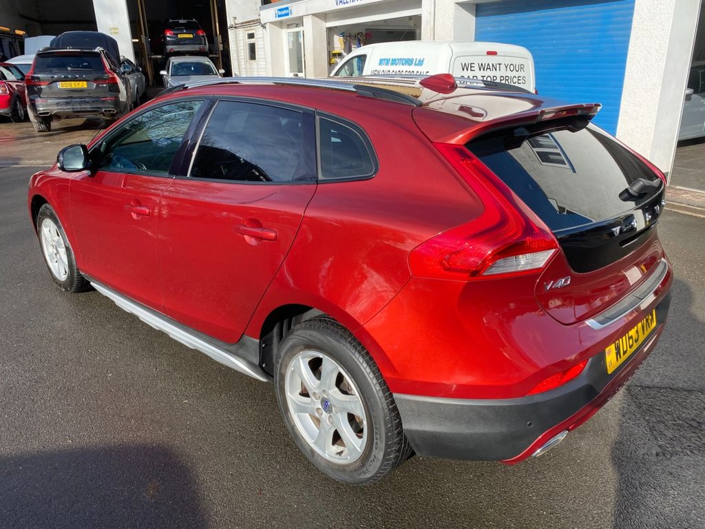 USED 2014 63 VOLVO V40 CROSS COUNTRY 2.0 D3 SE Hatchback 5dr Diesel Manual Euro 5 (s/s) (150 ps) WINTER PACK DAB REAR PARKING SENSOR