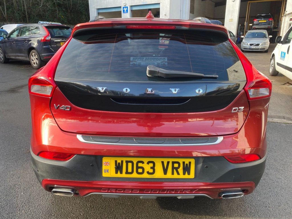 USED 2014 63 VOLVO V40 CROSS COUNTRY 2.0 D3 SE Hatchback 5dr Diesel Manual Euro 5 (s/s) (150 ps) WINTER PACK DAB REAR PARKING SENSOR