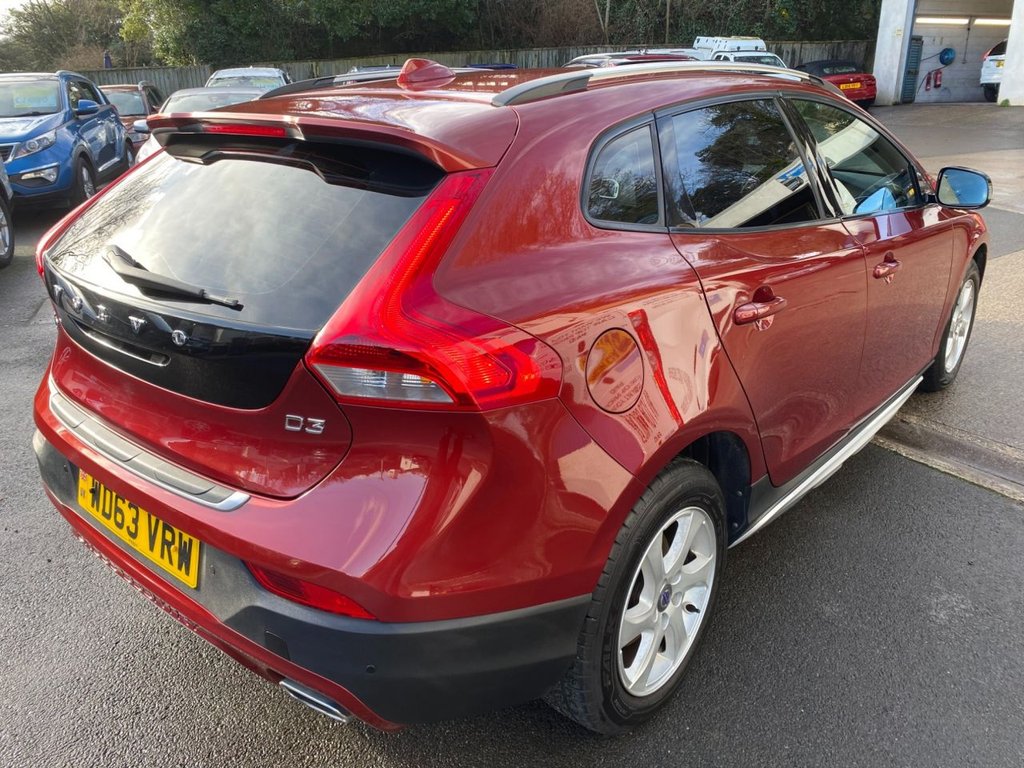 USED 2014 63 VOLVO V40 CROSS COUNTRY 2.0 D3 SE Hatchback 5dr Diesel Manual Euro 5 (s/s) (150 ps) WINTER PACK DAB REAR PARKING SENSOR