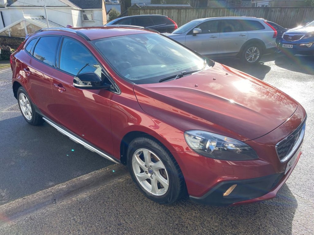 USED 2014 63 VOLVO V40 CROSS COUNTRY 2.0 D3 SE Hatchback 5dr Diesel Manual Euro 5 (s/s) (150 ps) WINTER PACK DAB REAR PARKING SENSOR
