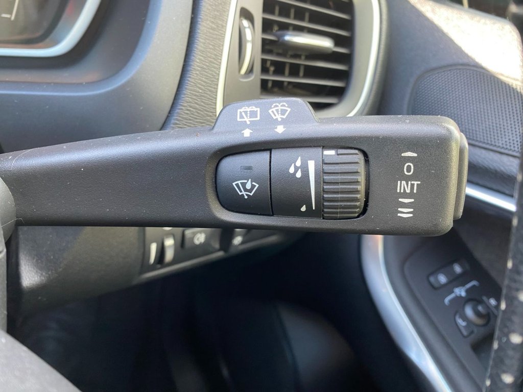USED 2014 63 VOLVO V40 CROSS COUNTRY 2.0 D3 SE Hatchback 5dr Diesel Manual Euro 5 (s/s) (150 ps) WINTER PACK DAB REAR PARKING SENSOR