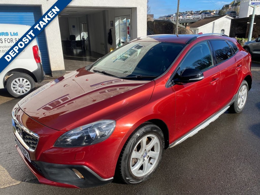 USED 2014 63 VOLVO V40 CROSS COUNTRY 2.0 D3 SE Hatchback 5dr Diesel Manual Euro 5 (s/s) (150 ps) WINTER PACK DAB REAR PARKING SENSOR