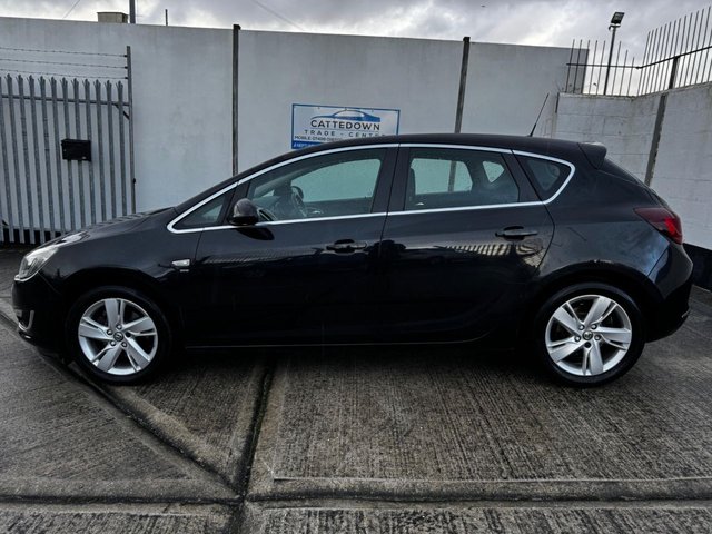 2013 Vauxhall Astra 2L SRI 5dr - Photo 2