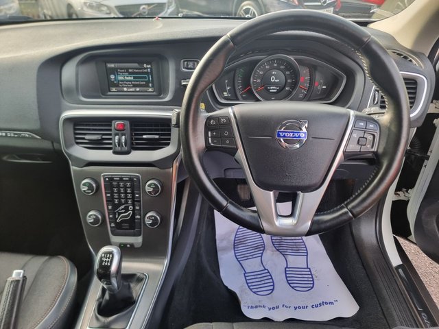 2014 VOLVO V40 CROSS COUNTRY 1.6 D2 SE Hatchback 5dr Diesel Manual Euro 5 (s/s) (115 ps) - Photo 10