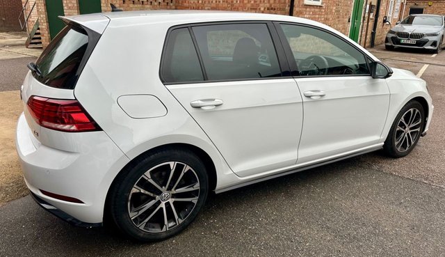 2017 VOLKSWAGEN GOLF 1.5 TSI EVO R-Line Hatchback 5dr Petrol Manual Euro 6 (s/s) (150 ps) - Photo 4
