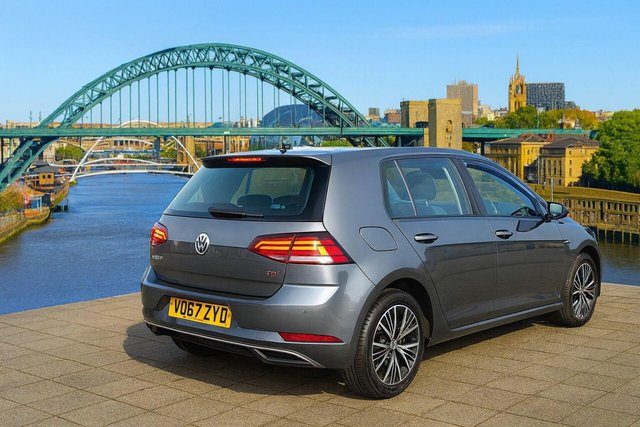 2017 VOLKSWAGEN GOLF - Photo 2