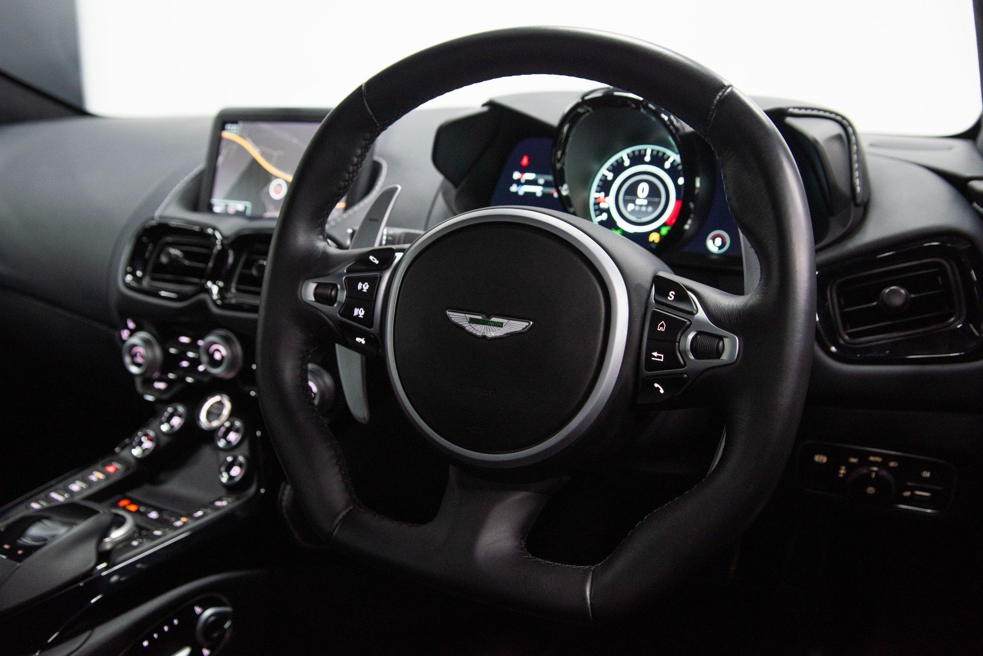 USED 2021 71 ASTON MARTIN VANTAGE 4.0 V8 Coupe  